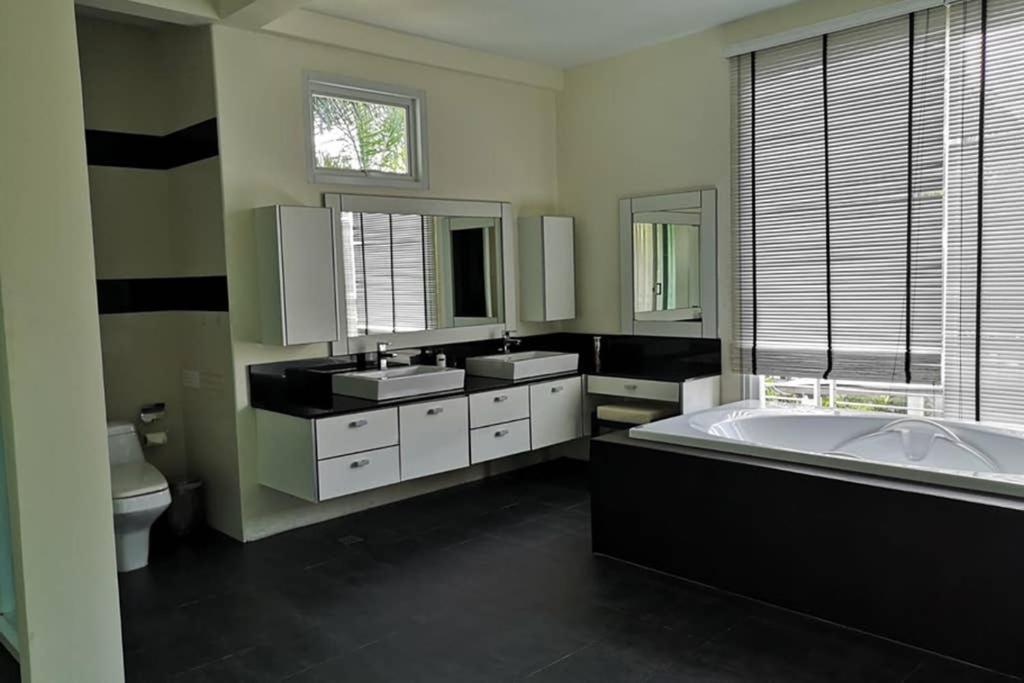 4 Bedroom Villa Kamala Beach Phuket 외부 사진